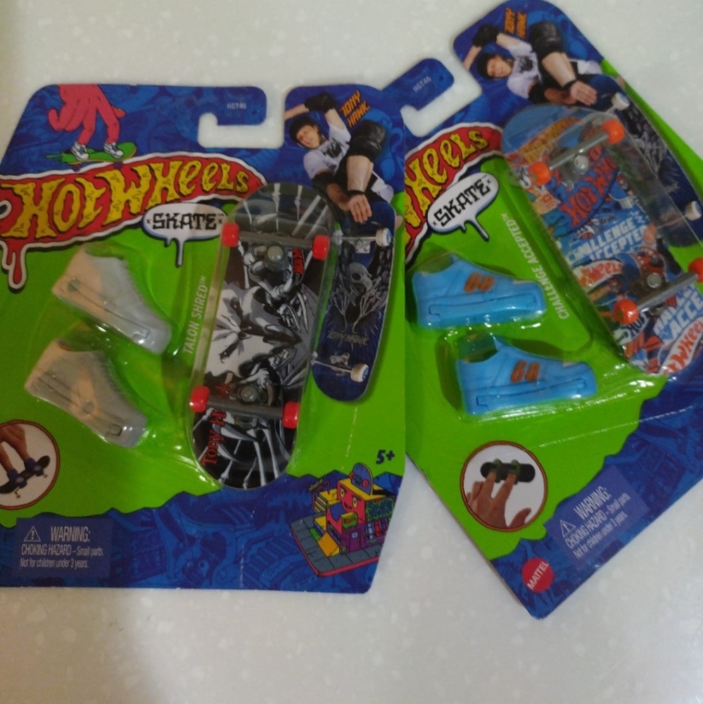 8) Hot Wheels Skate 2022 Collection Fingerboard Tony Hawk NEW SEALED - Picture 4 of 4